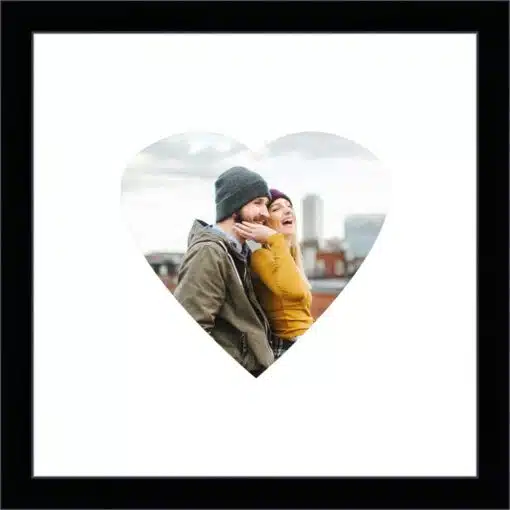 heart-picture-frame-black-with-couple